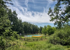 Aux Martis in Paulhiac Zuidwest Frankrijk omheind zwembad Aux Martis 30pluskids