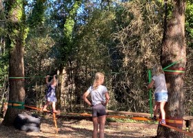 Place de la Famille in de Dordogne, Frankrijk slackline Glamping Place de la Famille 30pluskids