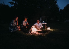 BoerenBed De Kalverweide in Kallenkote, Nederland kampvuur BoerenBed De Kalverweide 30pluskids