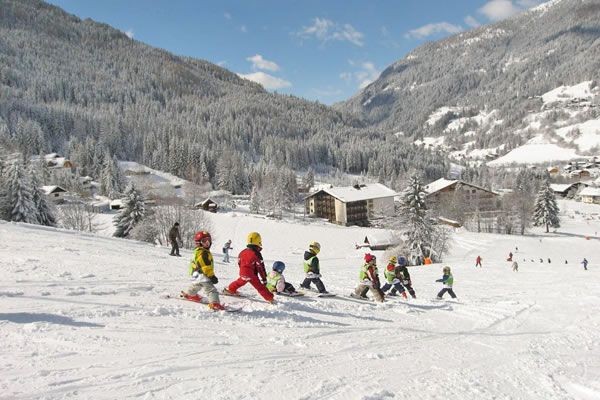 Kids Go Skiles op de oefenweide voor Hotel NockResort.jpg