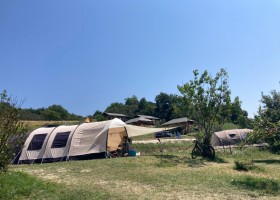 Agriturismo Camping Vista San Vicino Le Marche Italie Kampeerplek XL 2 - kopie Agriturismo Vista San Vicino 30pluskids