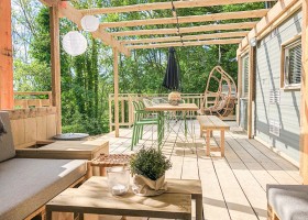 STOERbuiten op Camping Mar Y Sierra in Le Marche, Italie terras overzicht-Italie_-8 n STOERbuiten Breeze lodge, le Marche 30pluskids