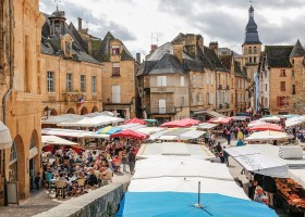 Petite Vallee in Coux-et-Bigaroque, Frankrijk Sarlat markt Petite Vallée 30pluskids