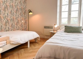 Petit Mas de Reve in de Lot, Frankrijk slaapkamer 2 bedden Petit Mas de Rệve 30pluskids