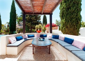Casa Porta Azul in de Algarve, Portugal gezellige loungehoek Casa Porta Azul 30pluskids
