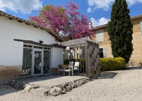 Quillot Lavit in de Tarn-et-Garonne, Frankrijk terras bij gite Quillot Lavit 30pluskids