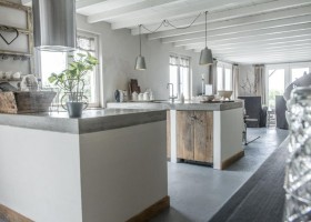 La Vie a la Campagne in St Etienne de Villereal in de Dordogne Frankrijk keuken grote huis Maison La Vie à la Campagne 30pluskids