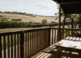 VistaFermo-Allora-in Le Marche Italie uitzicht vanaf terras safaritent Agriturismo Camping Vista Fermo 30pluskids