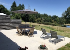 La Legerie in Pensol, Limousin, Haute-Vienne, Frankrijk terras La Lègerie 30pluskids