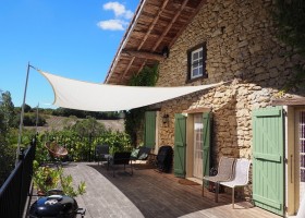 Domaine du Cammazet in Lapenne, Frankrijk terras gîte Domaine du Cammazet 30pluskids