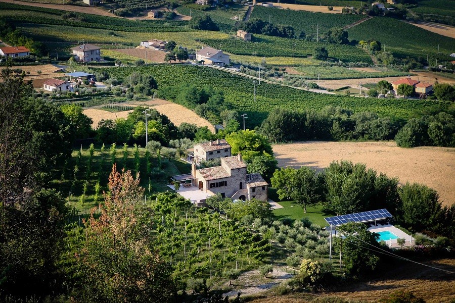 Casa Torre Vakantiehuizen Le Marche, Italie van bovenaf