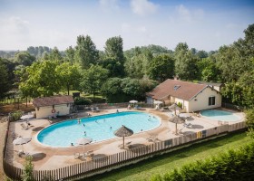 Camping Huttopia Plage Blanche, Frankrijk ManuReyboz zwembad hoofd Camping Huttopia La Plage Blanche 30pluskids