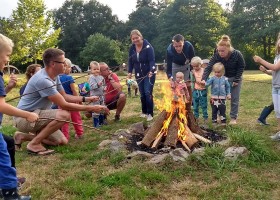 Familie Fiets Vakantie in de Allier, Frankrijk kampvuur Familie fietsvakantie in de Allier 30pluskids