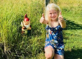 La Douce France in de Gers, Frankrijk kind met kabouter Domaine la Douce France 30pluskids