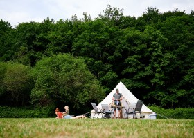 Geardropper op camping Morgenrood in Oisterwijk, Nederland tent buiten Geardropper op camping Morgenrood 30pluskids