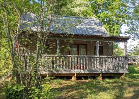 Castelwood in de Dordogne, Frankrijk chalet met terras Castelwood Vacances 30pluskids