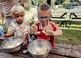 Morvan Rustique in Saint Prix en Morvan, Frankrijk kinderen deeg maken Morvan Rustique 30pluskids