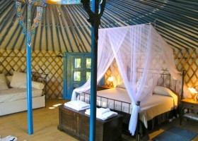 Glampings La Prugnola yurt binnen 2.jpg Glamping la Prugnola 30pluskids
