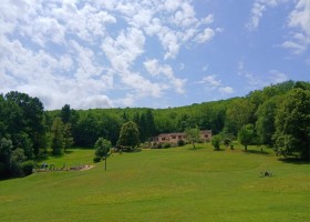 Font Neuve tussen Lot en Dordogne Frankrijk overzicht terrein Font Neuve 30pluskids