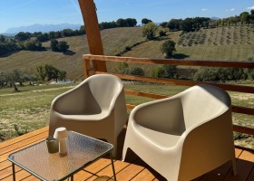 Casa Buonavecchia in Le Marche Italie zitje terras tent Agriturismo Casa Buona Vecchia 30pluskids