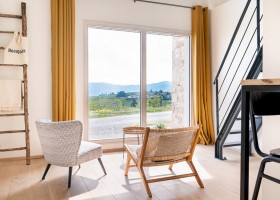 Domaine Lachat in de Rhone-Alpes, Frankrijk interieur met uitzicht Domaine Lachat 30pluskids