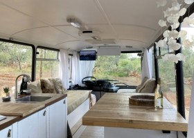 Algarve Olive Tree Lodge Portugal keuken bus Algarve Olive Tree Lodge  30pluskids