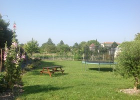 Les Gites du Vigneron Saint Seurin de Palenne Frankrijk Trampoline Les Gites du Vigneron 30pluskids
