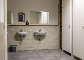 Camping Vista SanVicino in Le Marche, Italie sanitairgebouw Agriturismo Vista San Vicino 30pluskids