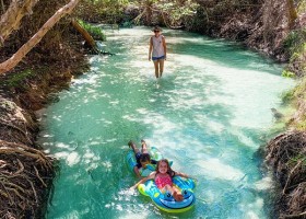 Travelnauts australie-queensland-fraser-island-eli-creek-gezin-us Travelnauts rondreis Australië 30pluskids