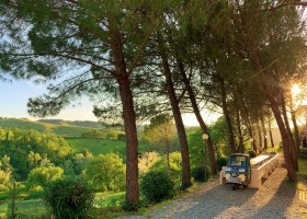 Casa Glamping Sorriso in Umbrie Italie lange tafel Casa & Glamping Sorriso 30pluskids