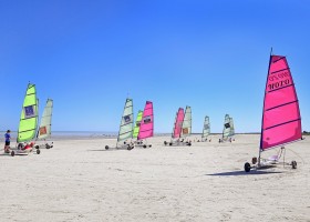 Camping Huttopia Baie du Mont St Michel strandsurfen Camping Huttopia Baie du Mont St Michel 30pluskids