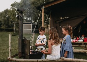 Boerenbed Landgoed ter Wijnedale in Torhout, Belgie marshmellows roosteren BoerenBed Landgoed ter Wijnendale 30pluskids
