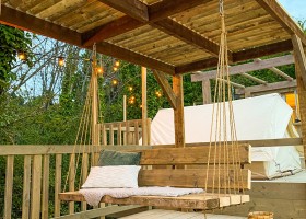 STOERBUITEN in Staciollo di San Constanzo, Italie schommel STOERbuiten Breeze lodge, le Marche 30pluskids