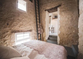 La Vie a la Campagne in St Etienne de Villereal in de Dordogne Frankrijk slaapkamer kleine huis Maison La Vie à la Campagne 30pluskids