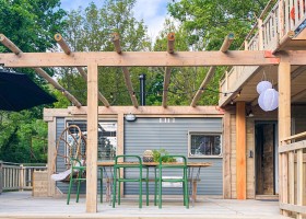 STOERbuiten op Camping Mar Y Sierra in Le Marche, Italie G1 terras-Italie_-6 n STOERbuiten Breeze lodge, le Marche 30pluskids