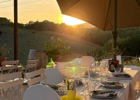 Casa Buonavecchia in Le Marche Italie gedekte tafel Agriturismo Casa Buona Vecchia 30pluskids