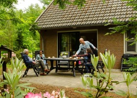 Bosvillapark Eureka in Twente, Nederland terras Villapark Eureka 30pluskids
