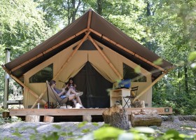 Camping Huttopia Versailles, Frankrijk tent hoofd Camping Huttopia Versailles 30pluskids