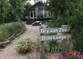 Ory aan Zee in Egmond aan Zee, Nederland aanduiding Duinlodge Ory aan Zee 30pluskids