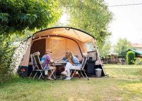 Canigou outdoor op camping Le Rotja in de Pyreneeen Frankrijk ingerichte familietent Canigou Outdoor op Camping Le Rotja 30pluskids