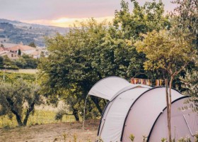 Agriturismo Villa Vicini in Le Marche Italie tent met uitzicht Agriturismo Villa Vicini 30pluskids