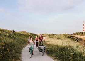 BoerenBed Hoeve Ameland Waddeneilanden Friesland Nederland fietsen in de duinen BoerenBed Boerderij Ameland 30pluskids