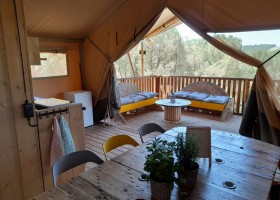 Casa Glamping Sorriso in Umbrie Italie interieur safaritent Casa & Glamping Sorriso 30pluskids