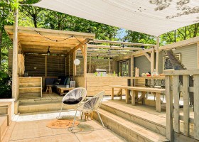 STOER BUITEN Belves, Frankrijk Terras 2 STOERbuiten Belves lodge, Dordogne 30pluskids