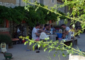 Domaine les Fontaines in de Tourraine, Frankrijk buiten eten Domaine Les Fontaines 30pluskids