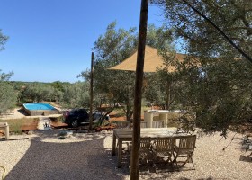 Algarve Olive Tree Lodge Portugal terras en zwembad Algarve Olive Tree Lodge  30pluskids