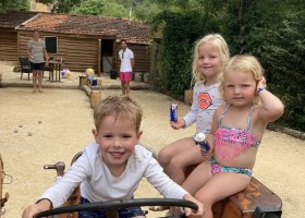 Camping Le Pech Charmant in de Dordogne, Frankrijk jeu-de-boules Camping Le Pech Charmant 30pluskids