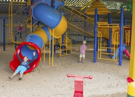 Bosvillapark Eureka in Twente, Nederland overdekt-spelen Villapark Eureka 30pluskids