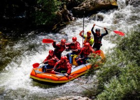 Canigou outdoor op camping Le Rotja in de Pyreneeen Frankrijk raften Canigou Outdoor op Camping Le Rotja 30pluskids