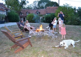 Le Mas du Midi in de Tarn-et-Garonne, Frankrijk kampvuur Camping et Gites Le Mas du Midi 30pluskids